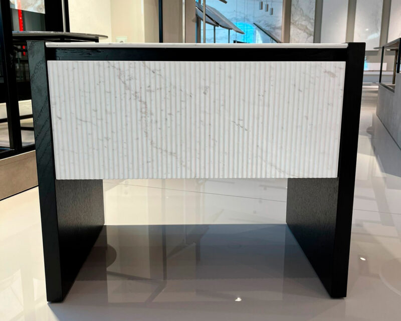 Marble and wood bedside table, Alasia - Image 3